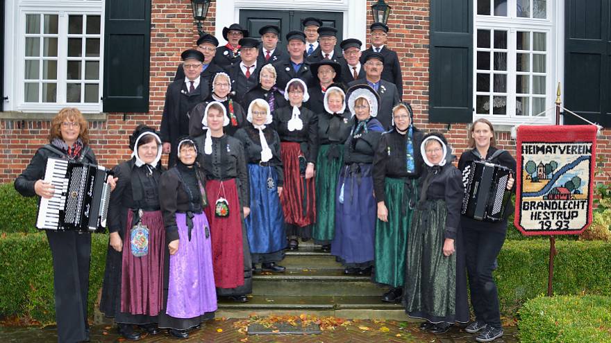 Gruppenfoto Trachten-u. Volkstanzgruppe Brandlecht-Hestrup